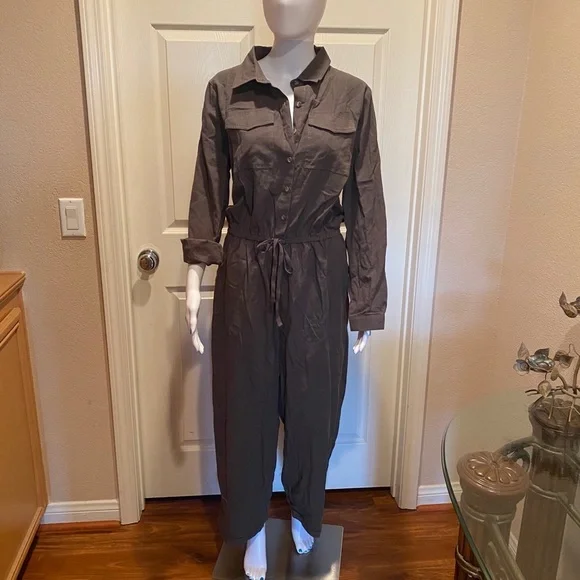 Olive cotton utility button down jumpsuit. - Picture 2 of 6